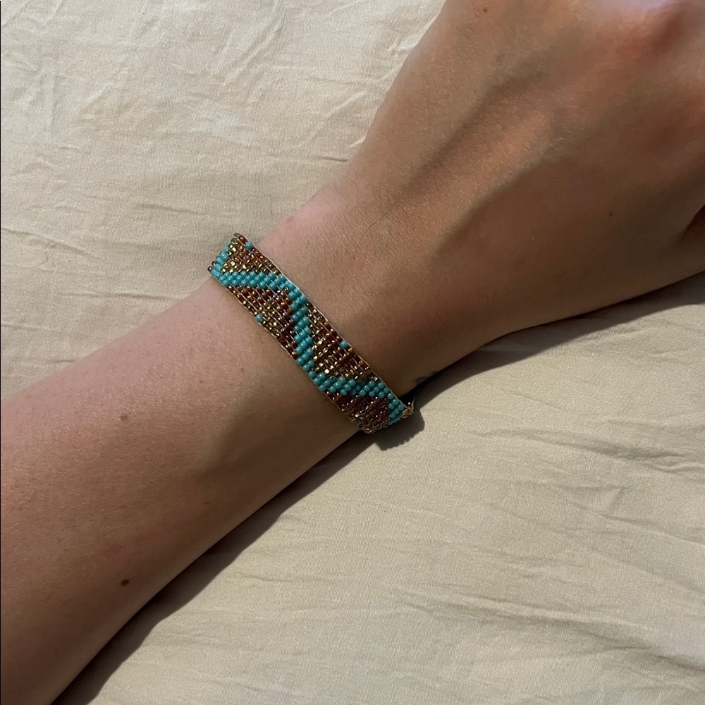 Beaded Bracelet with Gold and Turquoise Accents